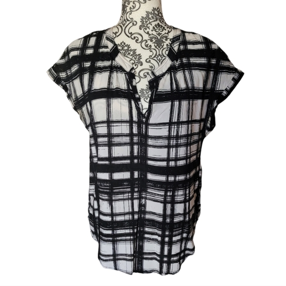 Velvet by Graham and Spencer cap sleeve blouse size medium - Picture 1 of 11